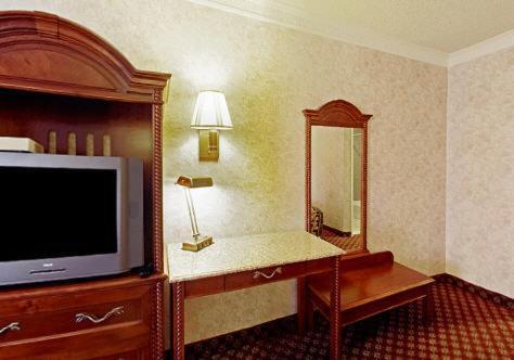 Americas Best Value Inn & Suites - Fontana Quarto foto